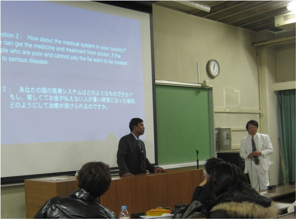 奈良県立医科大学で医学生との討論風景